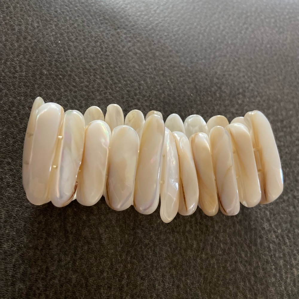 Italian Cream Shell Bracelet